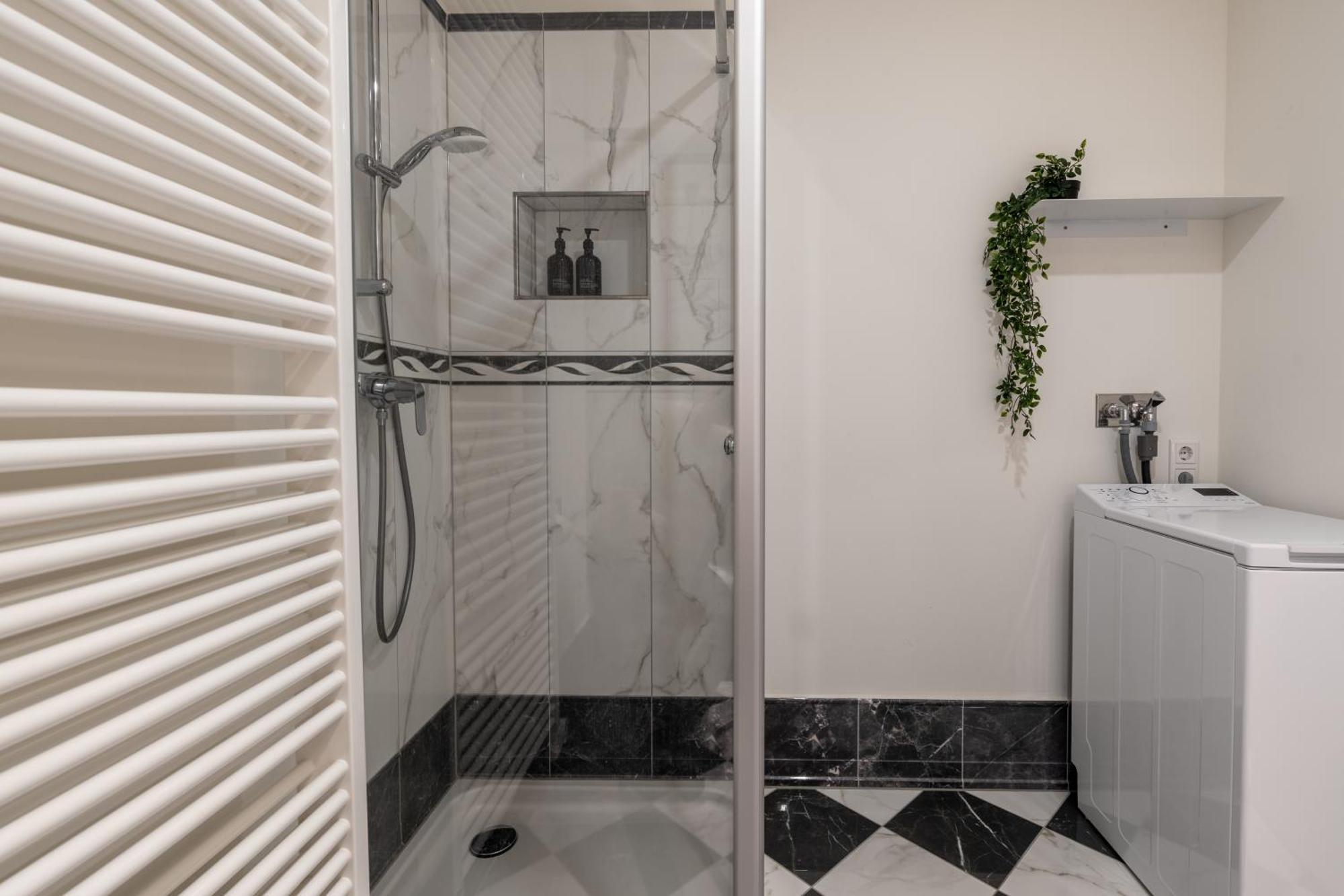 Cls Zentrale City-Wohnung In Hamburg Mit E-Laden Und Tiefgarage, Grosser Balkon, Blick Ueber Hamburg, Parkplatz, Cafe Im Haus, Bushaltestelle Direkt Gegenueber, Flex Check In Ngoại thất bức ảnh